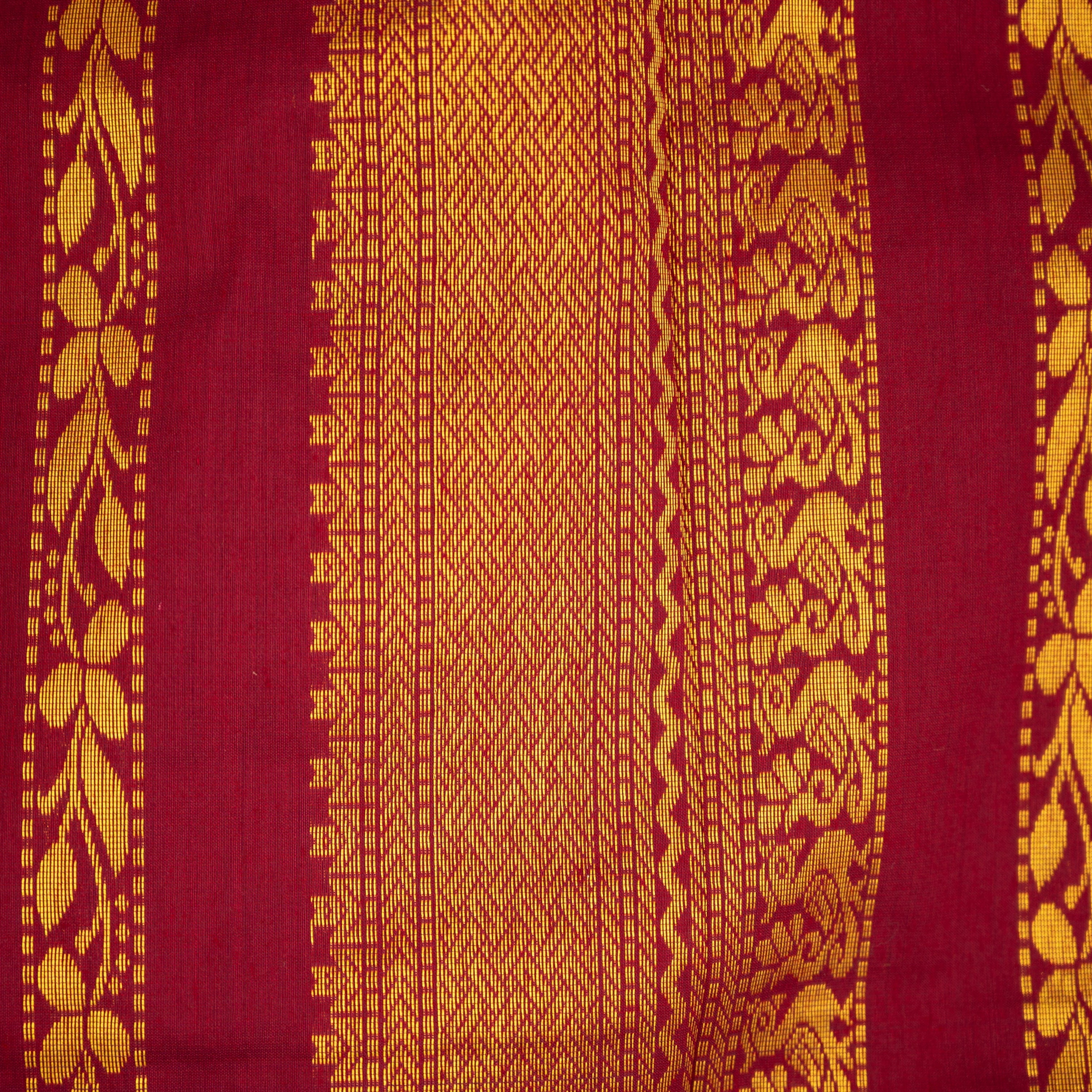 Aparajitha - Checked Kalyani Cotton Saree