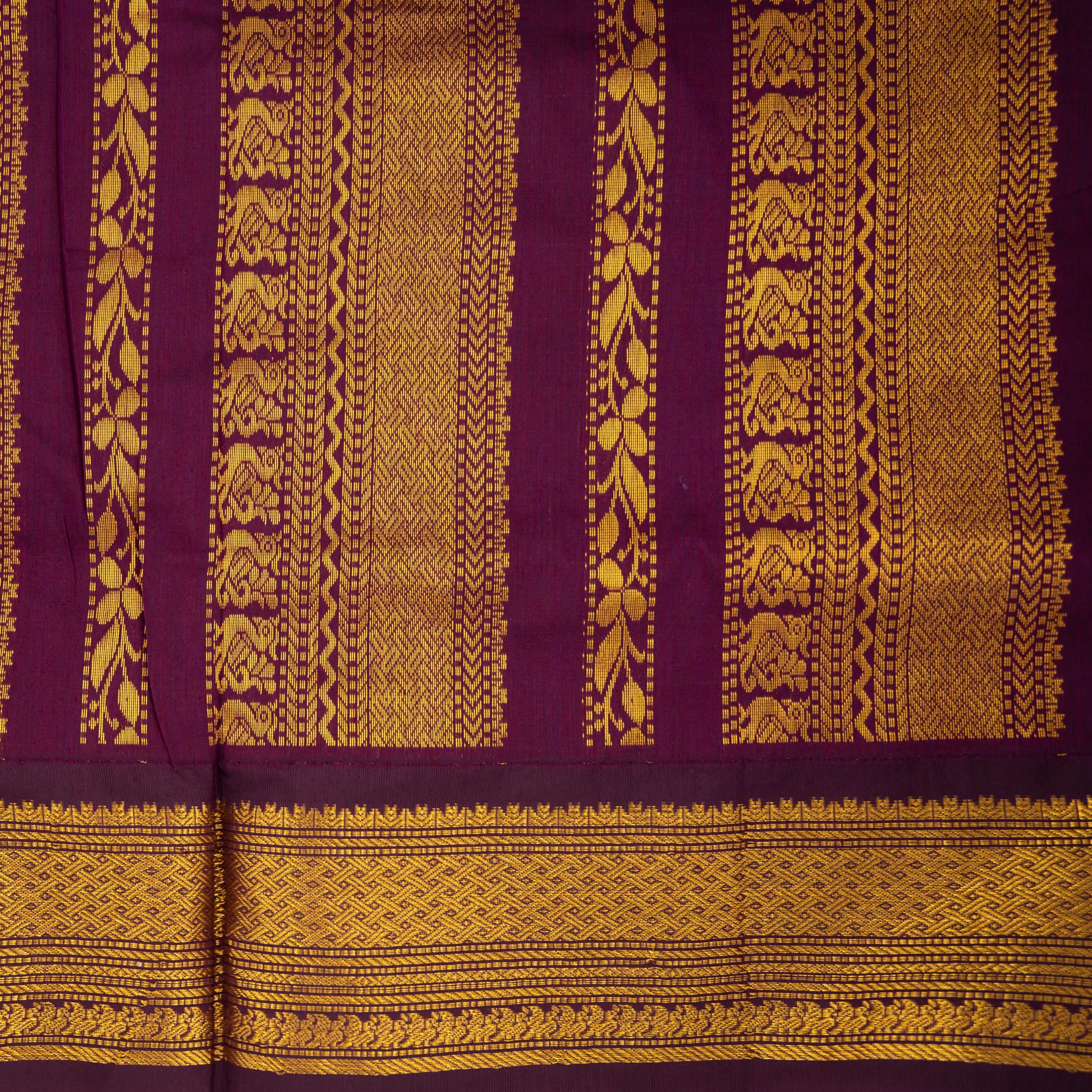 Ushe - Checked Kalyani Cotton Saree