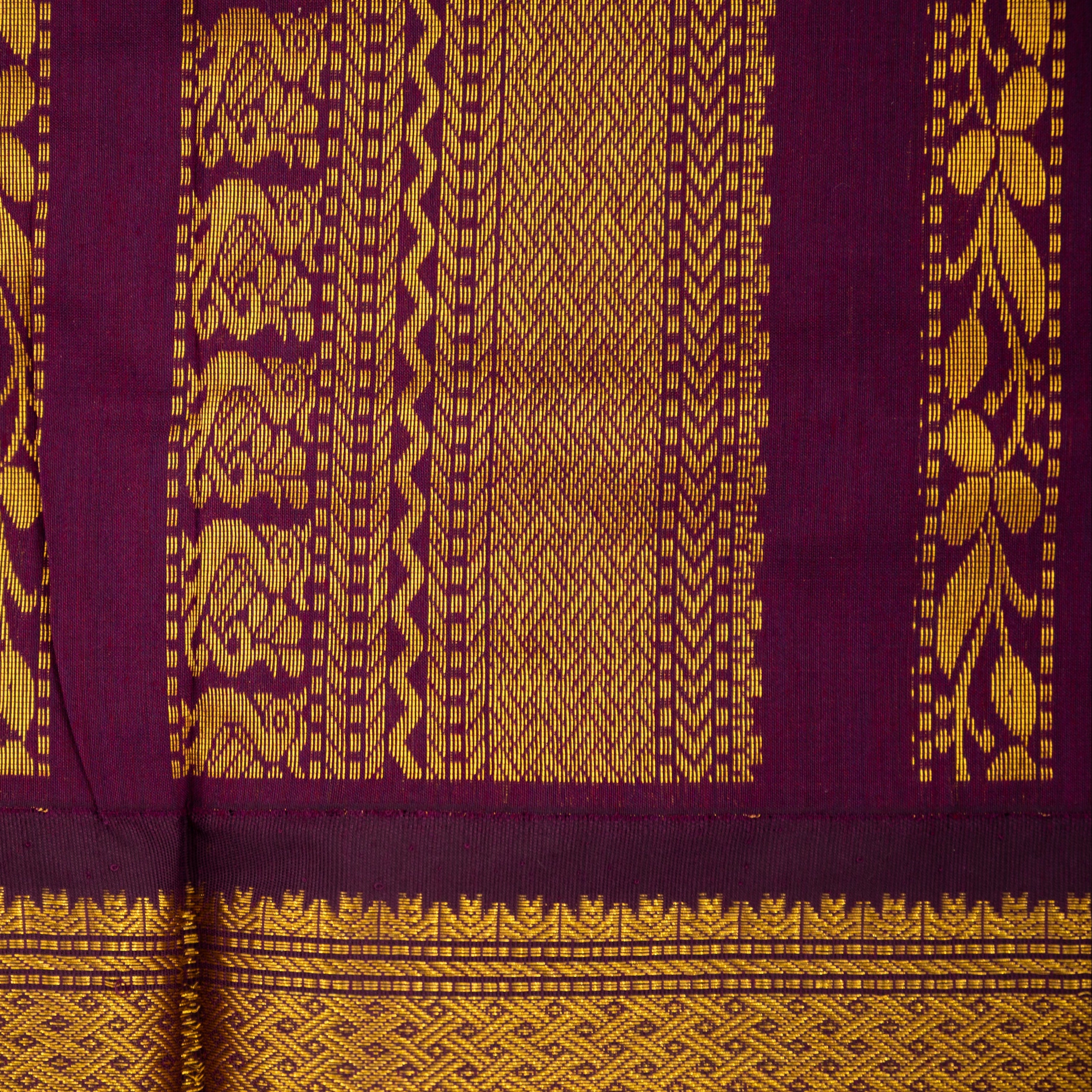 Varuni - Checked Kalyani Cotton Saree